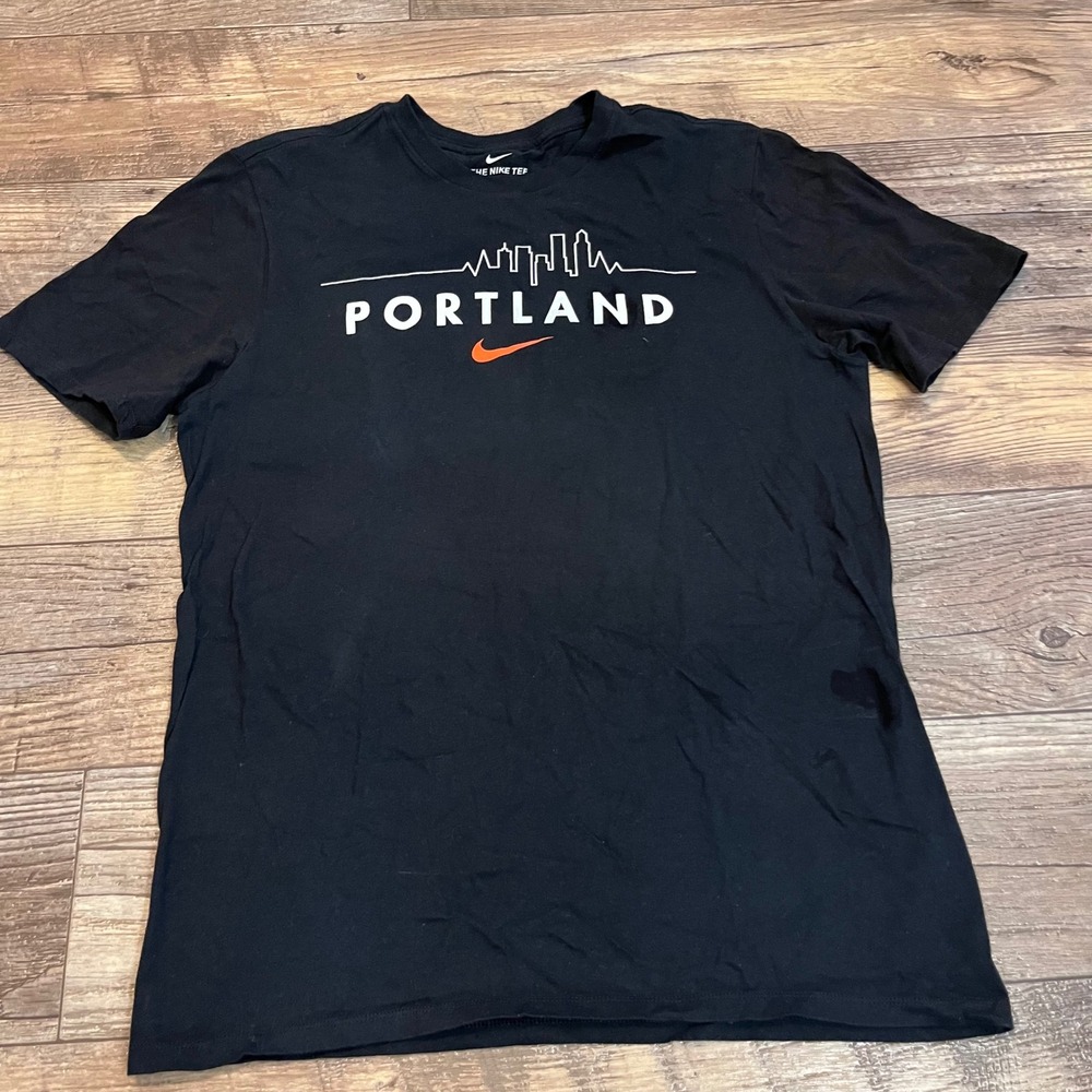 Nike Portland Skyline Graphic T-Shirt Mens Medium Black Athletic Cut Swoosh Tee